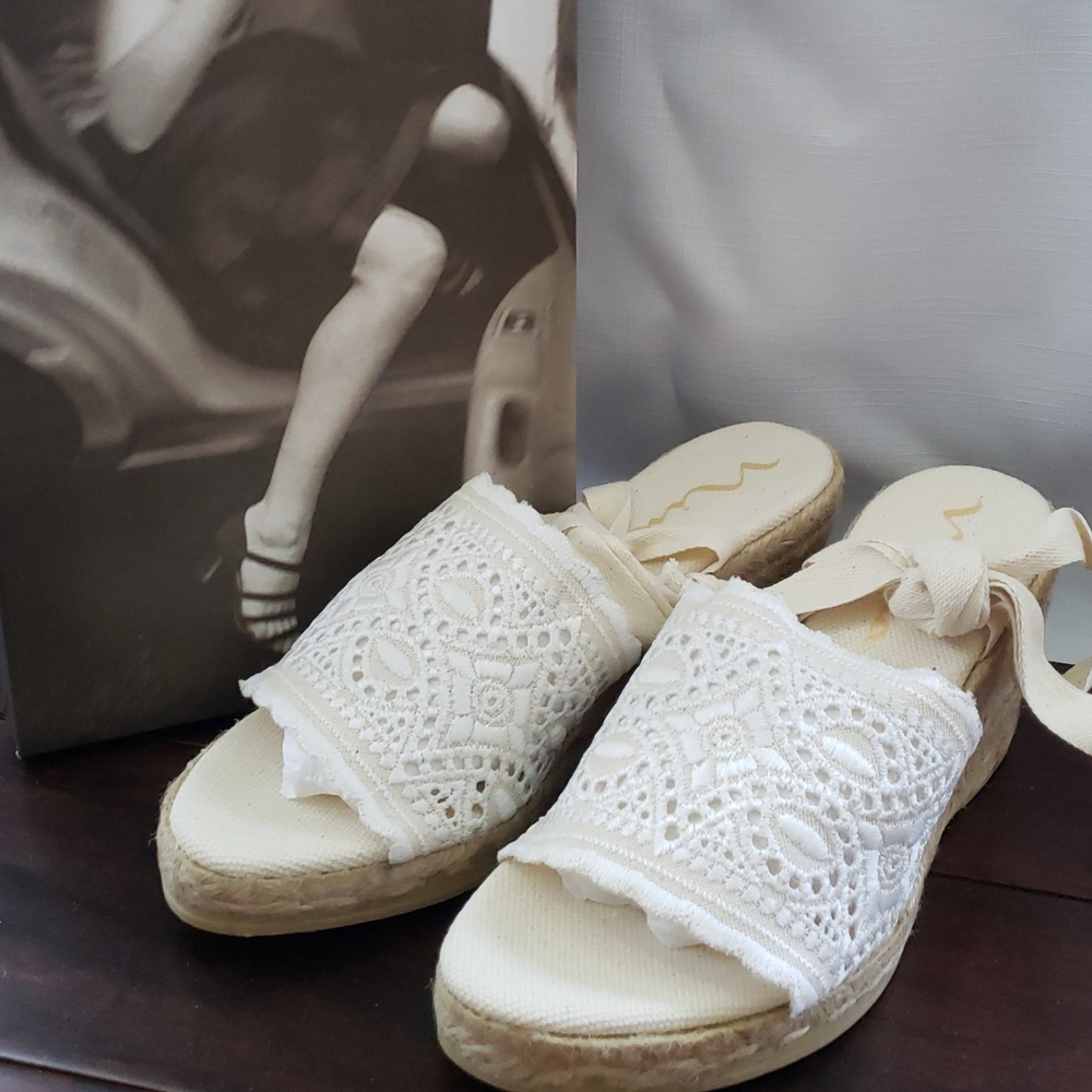 Nina Eyelet Lace Gladiator shoes New Offwhite